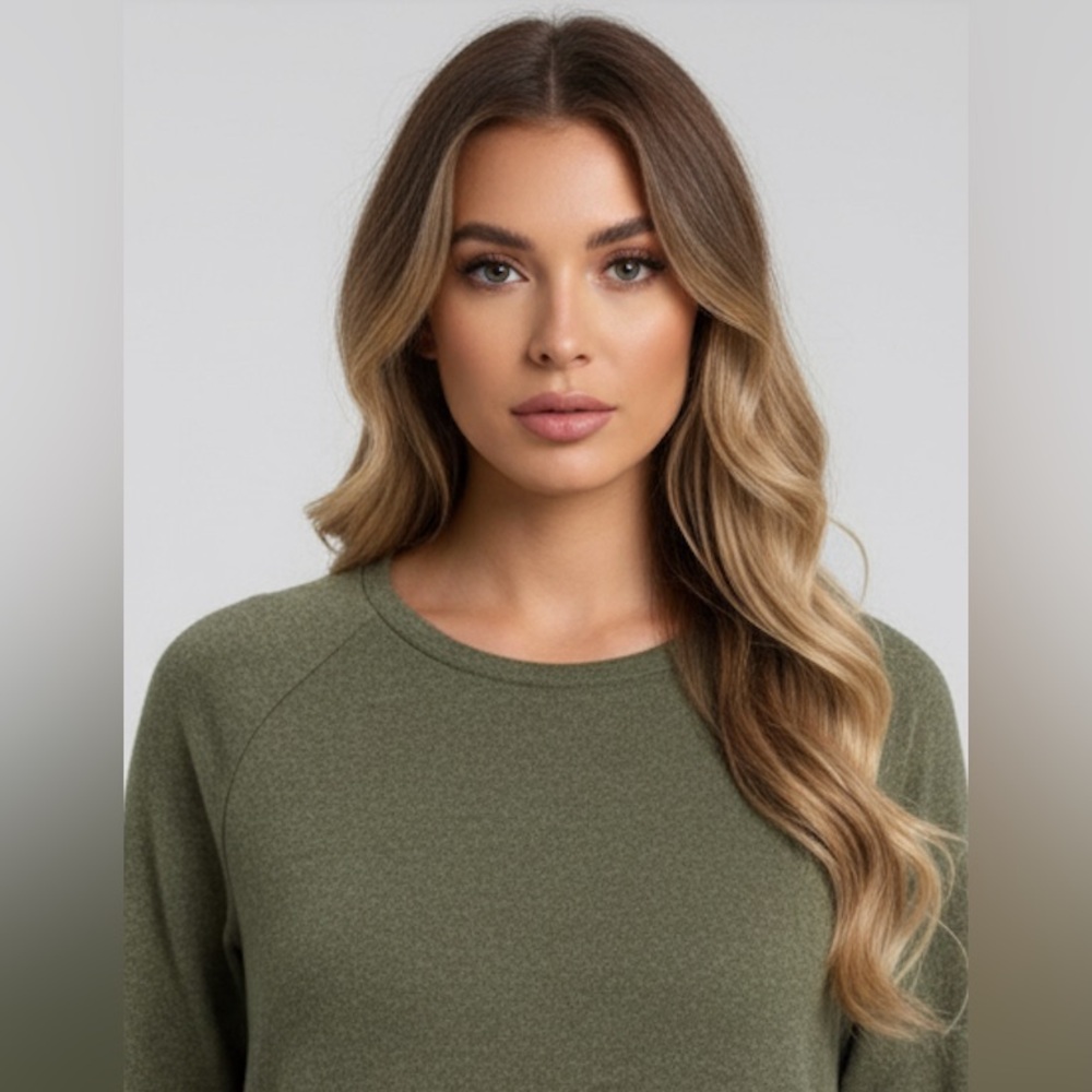 Green Contrast Tee Dress - Picture 2 of 9